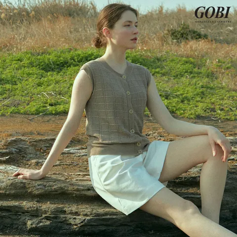[런칭가 279000원] 고비(GOBI) 실크 캐시미어 크로셰 니트 베스트
