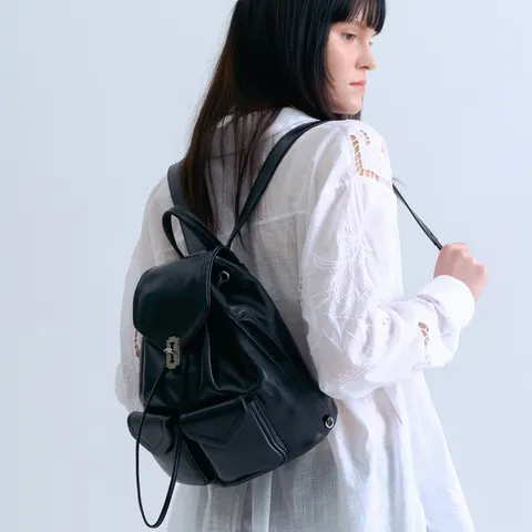 [현대백화점] [vunque]Occam Doux Double pocket Backpack M (오캄 두 더블 포켓 백팩 미듐) Black