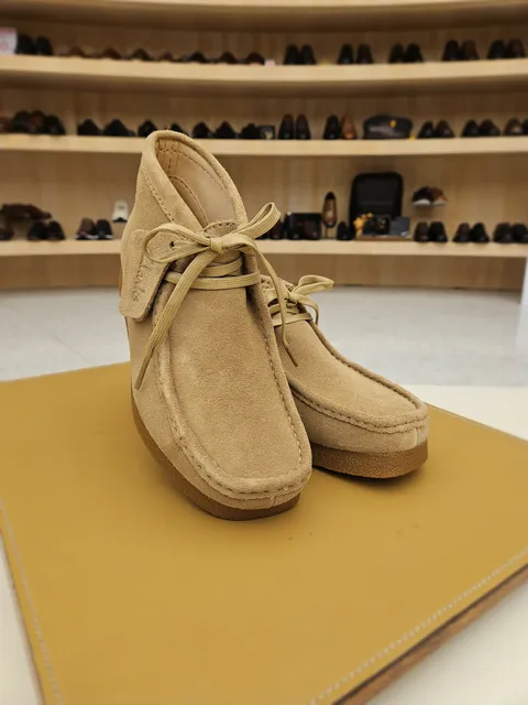 [현대백화점] 금강제화 클락스 왈라비 부츠 여성 CLABOC5817WF3 스웨이드 소가죽 영국 EVO +할인쿠폰