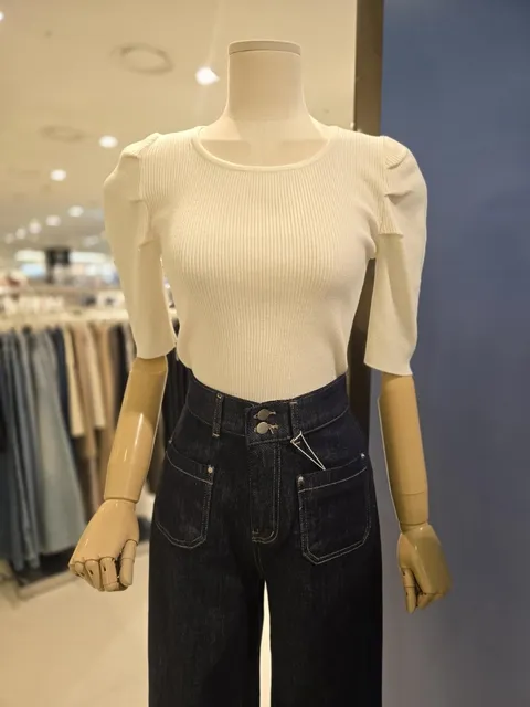 [현대백화점] ab.f.z@ 슬림핏 어깨 퍼프 니트티 (AEZ4ZW32) +할인쿠폰