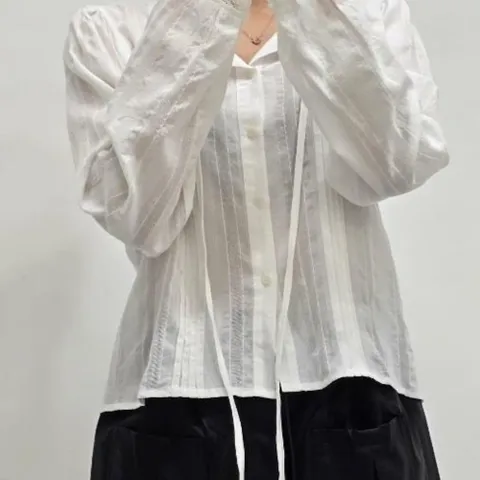 여자 면원단 스트랩 롱슬리브 프릴 미니멀리즘 핀턱 블라우스