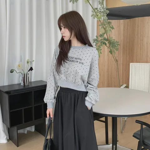 |KMT98E0|여성 키치 스타일 도트 레터링 시보리 크롭 맨투맨