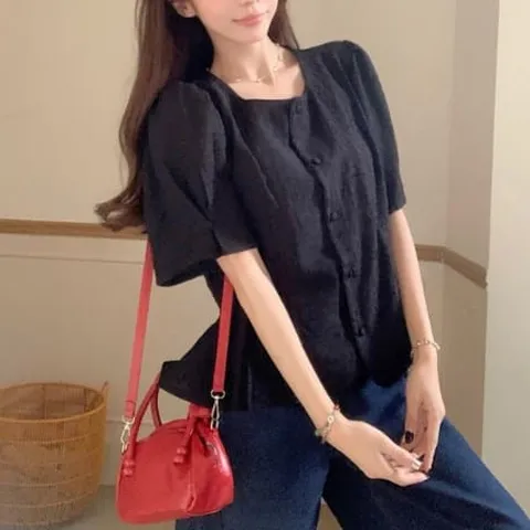 |CCH3E30|여성 클래식 스퀘어넥 버튼 디테일 플레어 반팔 탑