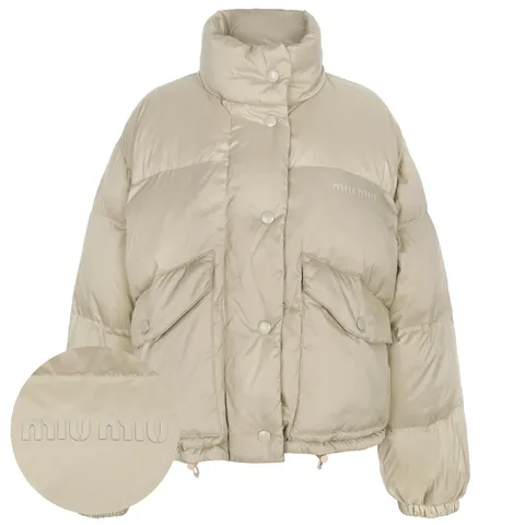 미우미우 25FW 샌드베이지 퐁제 하이넥 구스 다운 자켓 ML1111 158A F0036 +할인쿠폰