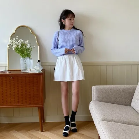 [하프클럽/다잇템]여자 데이트룩 연보라 세미크롭 U넥 엷은 니트