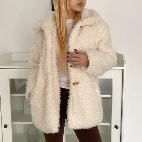 여자 힙커버 떡볶이 FW 홀리데이 양털 덤블 코트