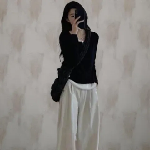 |CCT9DC8|여성 브이넥 트임 티셔츠 소매 배색 디자인