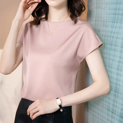 KARRA 새틴보트넥블라우스_A3F0850