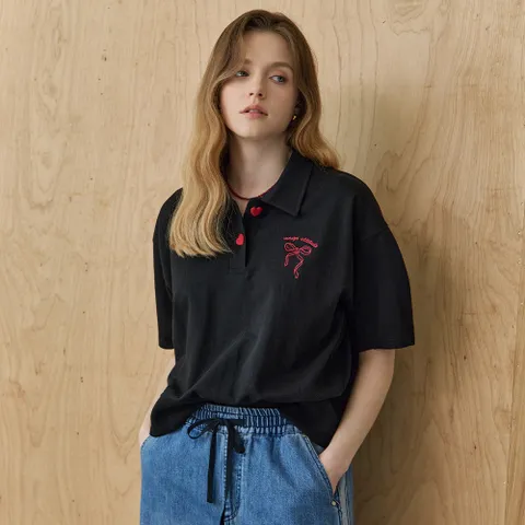 [마쟈] 리본 자수 볼륨소매 카라넥 반팔 티셔츠 ZE06QT600NA +할인쿠폰