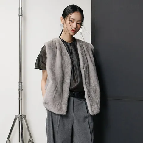 유로컬렉션 25FW 사파이어 휘메일 풀스킨 밍크 베스트