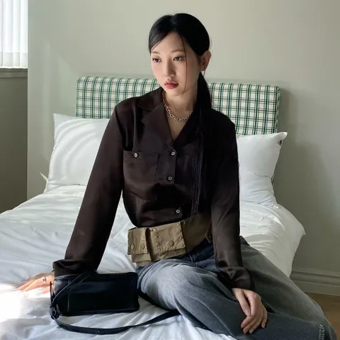 여자 더블포켓 더블카라 여성스러운 새틴 블라우스