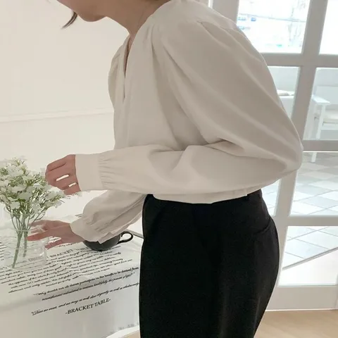 [하프클럽/옷자락]여자 겨울 심플 정장 브이넥 버튼 리본타이 블라우스