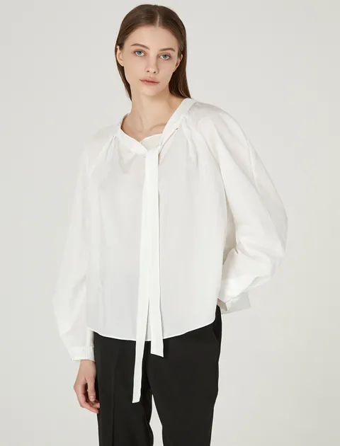 [현대백화점] 더레니본 벌룬 슬리브 리본 블라우스  RE41C3BL711