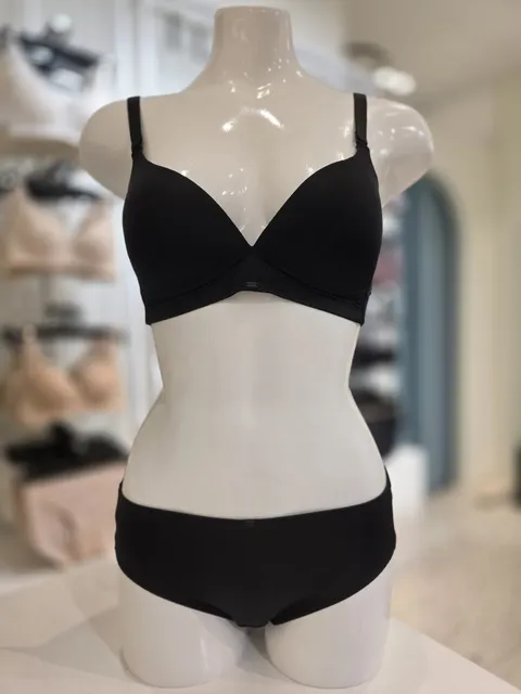 [현대백화점] 엘르이너웨어 25S/S 컴포트핏 노와이어 블랙 브라팬티세트 EEWBR172BK EEWBP172BK