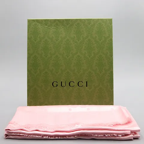 [중고] 구찌 663671 핑크 컬러 GG 실크 숄 스카프 K28263GU +할인쿠폰