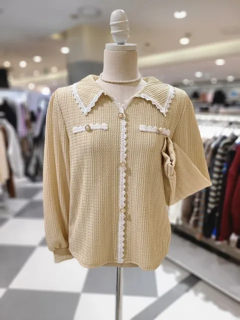 [현대백화점] [이프네] 레이스장식 진주금장 카라 블라우스 (IQ2WBL17) +할인쿠폰