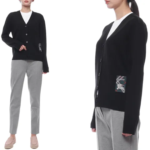 [버버리] 25SS 여성 체크 라벨 울 가디건 (8103191 BLACK 25S) +할인쿠폰