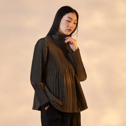 [플리츠미] 스탠 카라 집업 돌먼 퀼팅 자켓_PPJKW024013 - 현대Hmall