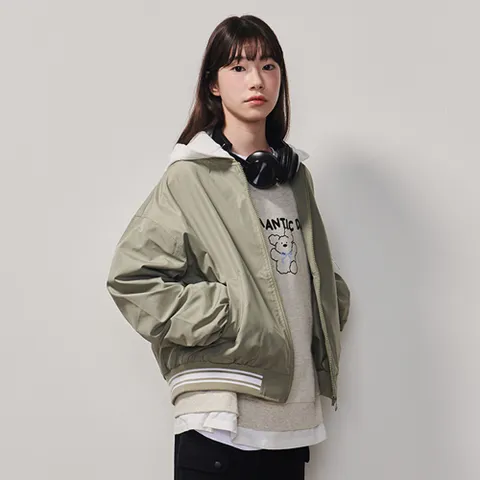 [에꼴리에] 여자 봄이월 라이트카키 셔링 항공점퍼(25A1151) +할인쿠폰