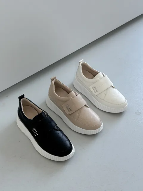 여성용 깔끔한 디자인 찍찍이 가죽 스니커즈 굽4cm +할인쿠폰