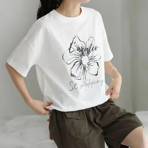 [하프클럽/다잇템]여성 플라워패턴 U넥 마원단 필기체 티셔츠