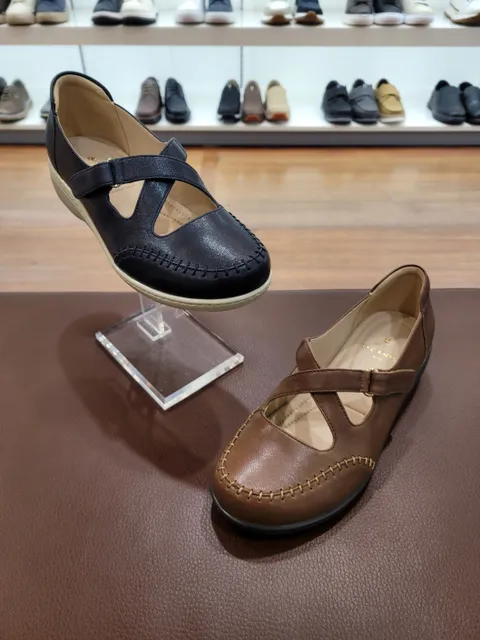 [현대백화점] 엘칸토 여성(2색상)쿠션업 초경량 3.5CM굽 발편한 컴포트구두 LCWC11U513