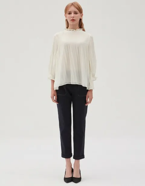 [현대백화점] [손정완] 프릴넥 셔링 블라우스 ZDR3333011