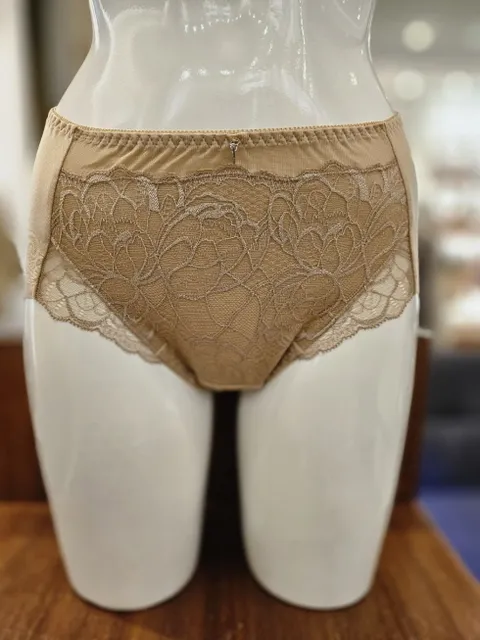 [현대백화점] [★5만원↑세탁비누증정,15만원↑5천원,20만원↑1만원][와코루] 라인을 깔끔하게 정리해주고 가벼운 보정력있는 거들형팬티(WPTM100C-SK)