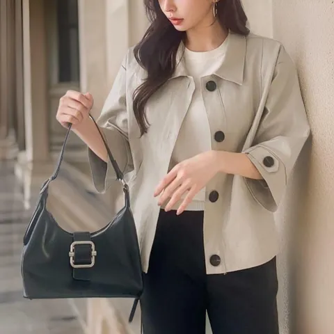 여자 카라넥 왕단추 짧은 미색 트렌치코트