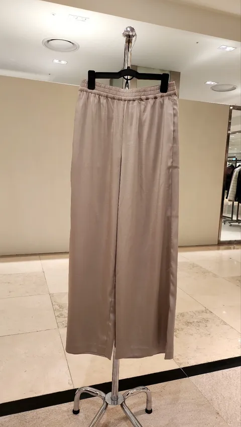 [현대백화점] [아이잗컬렉션] 사틴 와이드 팬츠(CR6E0SL211)