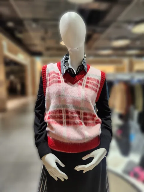 [현대백화점] [SJYP] PW2F0KVT900W 브러쉬드 스트라이프 니트 베스트 +할인쿠폰