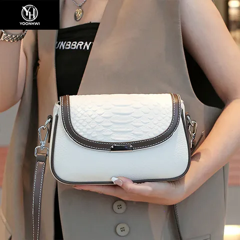 윤휘 소가죽 여성 악어무늬 크로스백 88-301, 아이보리