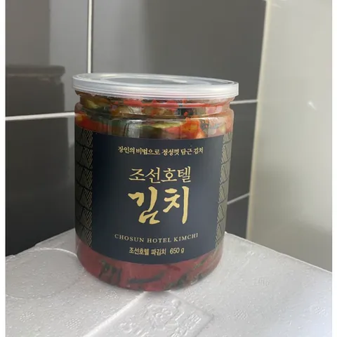 [본사정품] 조선호텔 파 김치 650g 1P 2P 3P 1묶음 조선호텔파김치 김치 조선호텔김치 호텔파김치 JOSUN, 0.68kg, 1개