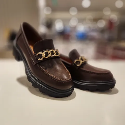 [금강제화] 랜드로바 여성 포인트 플래인 로퍼 구두 ESPSLC4868WORUK3, 235, 브라운