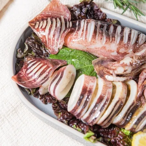 손질되어 먹기편한 통 오징어 2미 x 10팩 (총 2.6kg 내외)