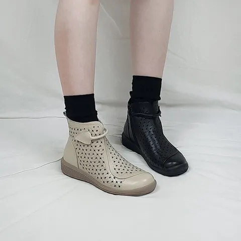 마벨 소가죽 사선 절개 펀칭 통굽 키높이 앵클부츠 5cm