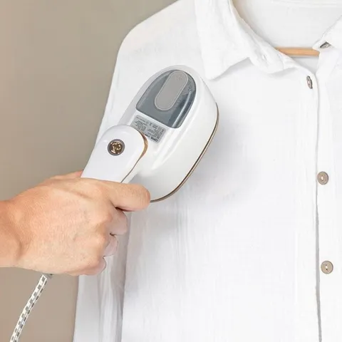 손목에 부담이 없는 초경량 핸디 스팀다리미 (WFIFK7E)