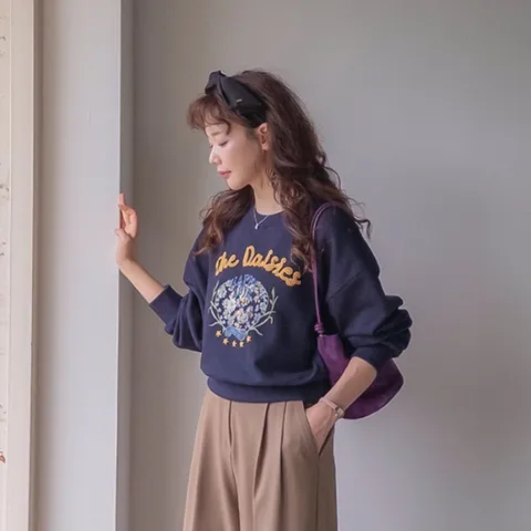 마테르 데일리한 세미크롭 자수포인트 맨투맨 티