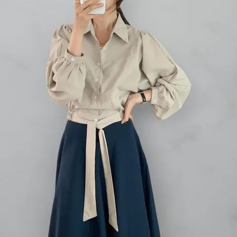 [다잇템] 여성 리본 벌룬 들러리 FW 고무줄 컷아웃 패션 카라넥 블라우스_22530508_588872