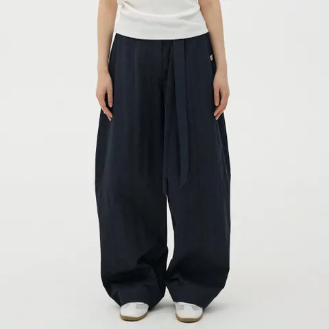 벨트 커브드 나일론 팬츠 [NAVY]