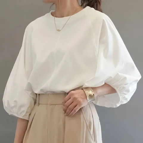 허그허그 / 심플 라운드 7부 퍼프소매 블라우스