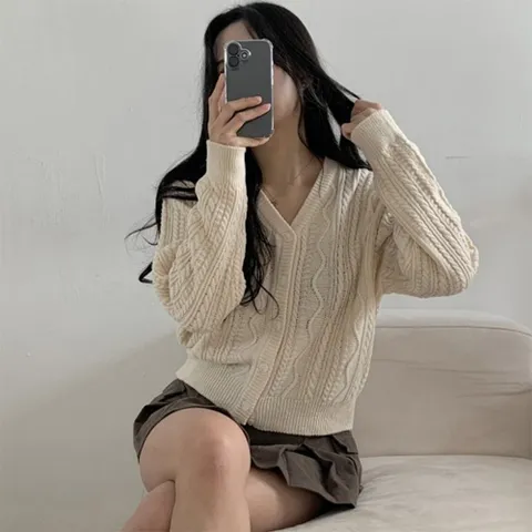 [신상오픈런] 피셔가디건 브이넥 클래식 꽈배기 시보리 봄니트
