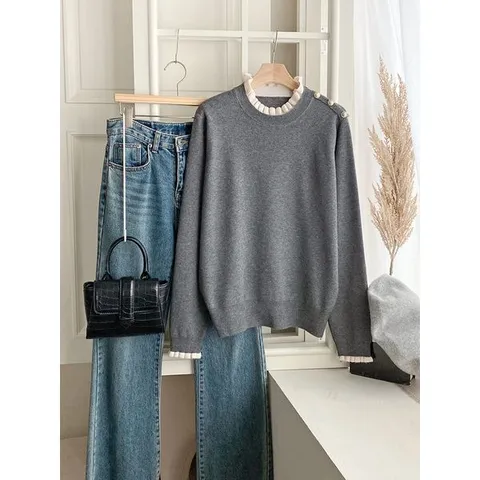 [하프클럽] 여성 프릴 라운드 어깨 언발 단추 긴팔 니트티 DGB-WKN-4824-그레이