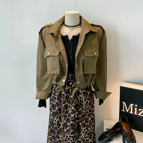 [브리치]  / 포켓 스트링 루즈핏 크롭 숏 야상 점퍼 (카키 블랙)