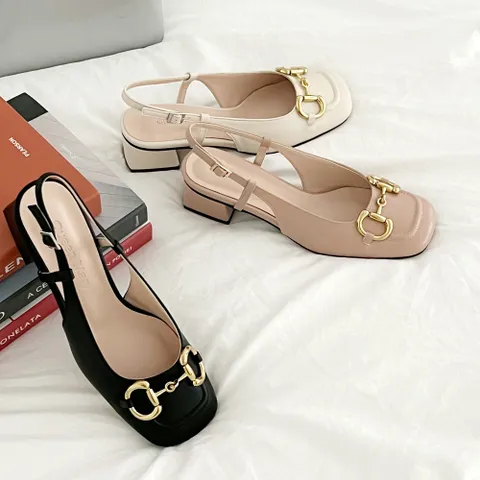 베가스토리 금장 메탈 장식 슬링백 샌들 VE23006