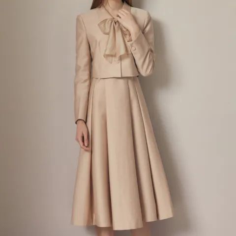 [롯데백화점][제이제이 지고트(프리미엄)]싱글 칼라 버튼 포인트 플레어 원피스GRAA0OP301