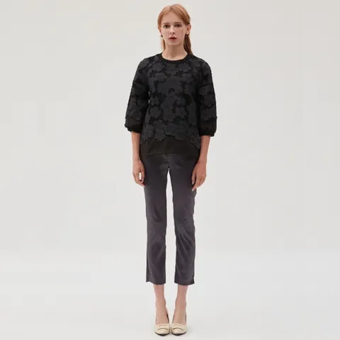 [롯데백화점][손정완]봄 여름 데일리룩 플라워 스트링 티셔츠 ZDR33021-CC