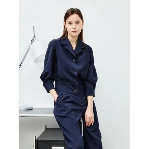 [롯데백화점][아이잗컬렉션(피)]싱글 버튼 테일러드 블라우스 (CR4A0BL251)