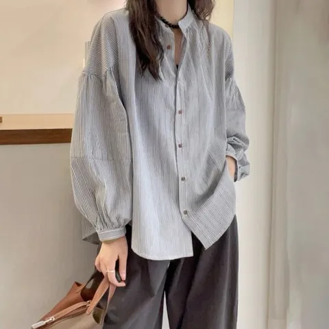 [하프클럽] 네추럴 퍼프 스트라이프 셔츠 C24CSH653