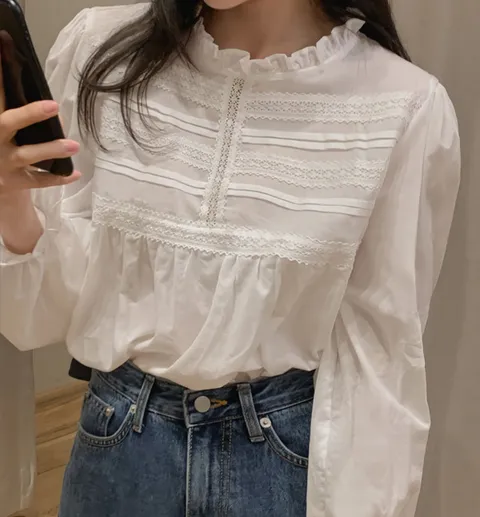 화이트 러플 펀칭 긴소매 블라우스